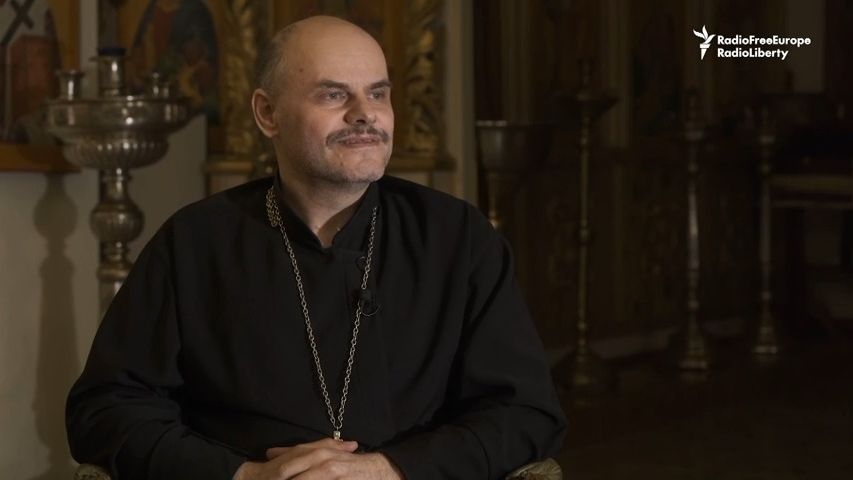 Video: Ruský kněz kázal, že je na Ukrajině válka. Soud už ho potrestal